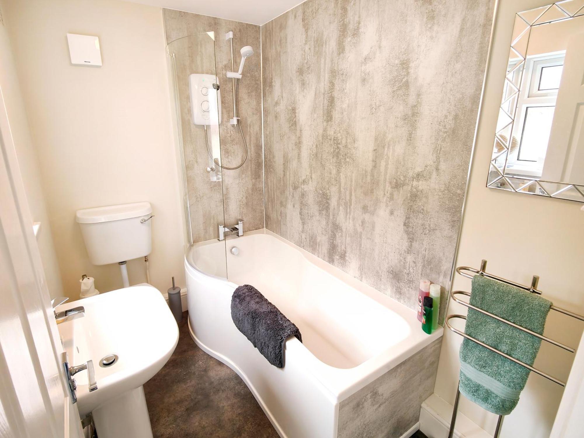 Douglas House, Near Hospital, Attractive And Comfy 2 Bedroom House With Enclosed Yard To Rear Carlisle  Buitenkant foto
