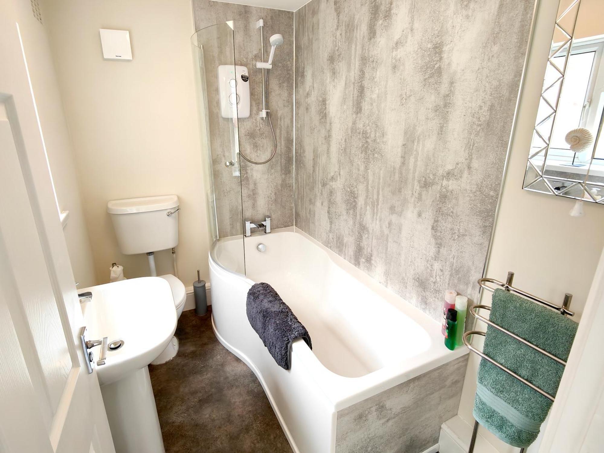 Douglas House, Near Hospital, Attractive And Comfy 2 Bedroom House With Enclosed Yard To Rear Carlisle  Buitenkant foto